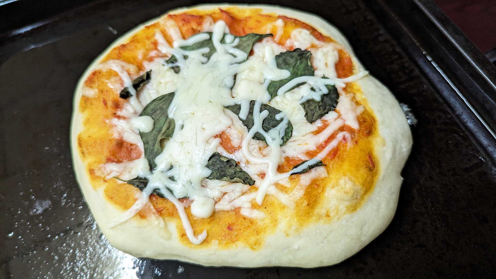 自家手作瑪格麗特披薩・手作りのマルゲリータピザ